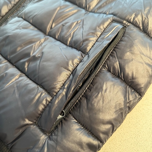 Hudson’s Bay Co. Black Lightweight Down-Filled Zip Jacket w Canadian Flag Patch - Picture 8 of 10